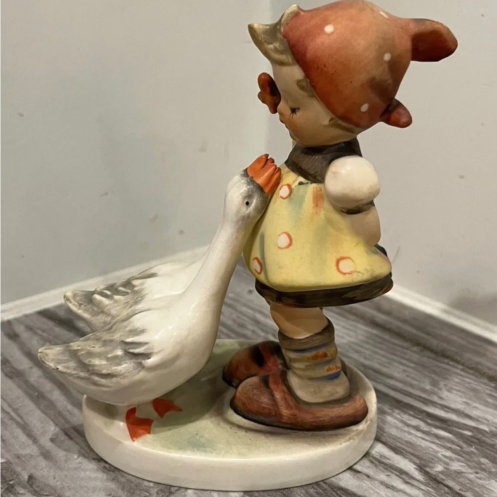HUMMEL Figurine GOOSE GIRL 47 3/0 TMK-3. Made between 1960-1963.